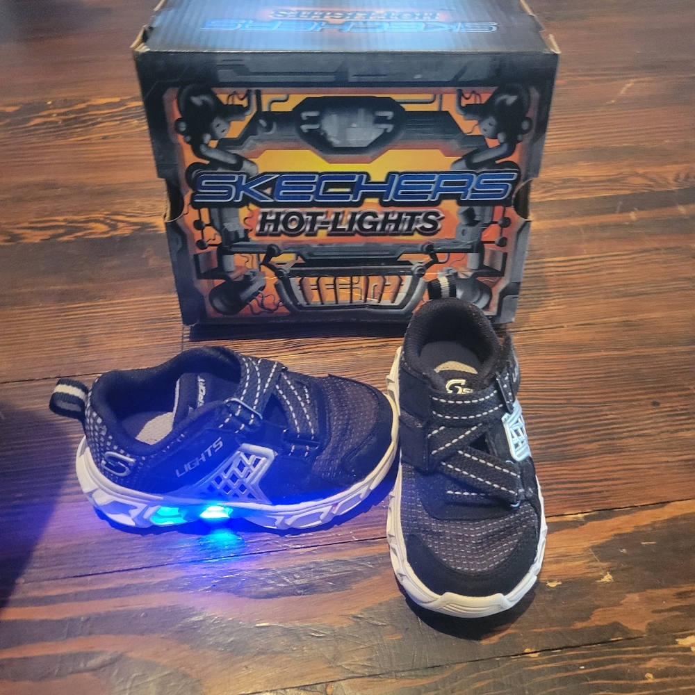 6c sketches hot lights /up shoes